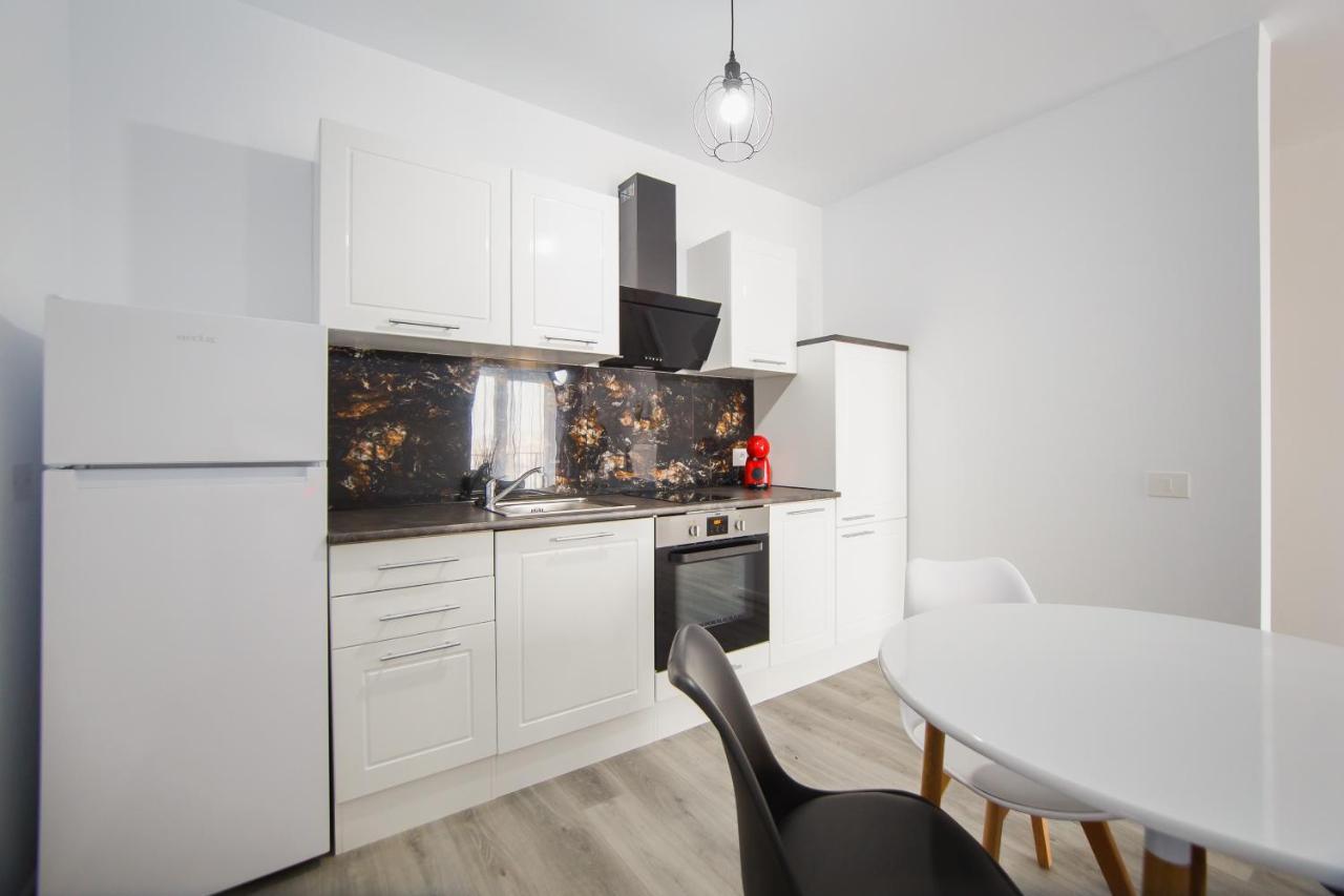 Trio Pink Apartment Oradea Exterior foto