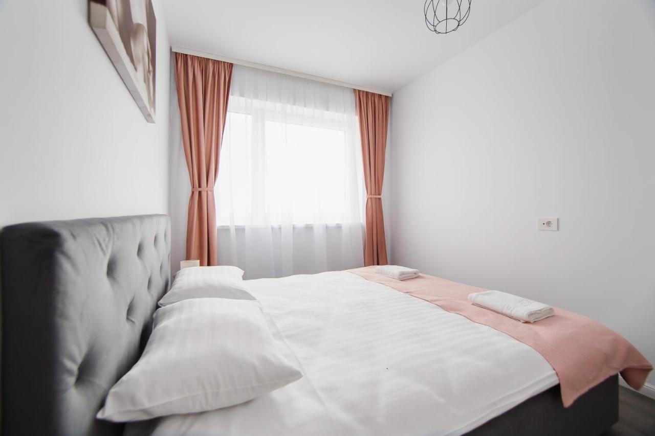 Trio Pink Apartment Oradea Exterior foto