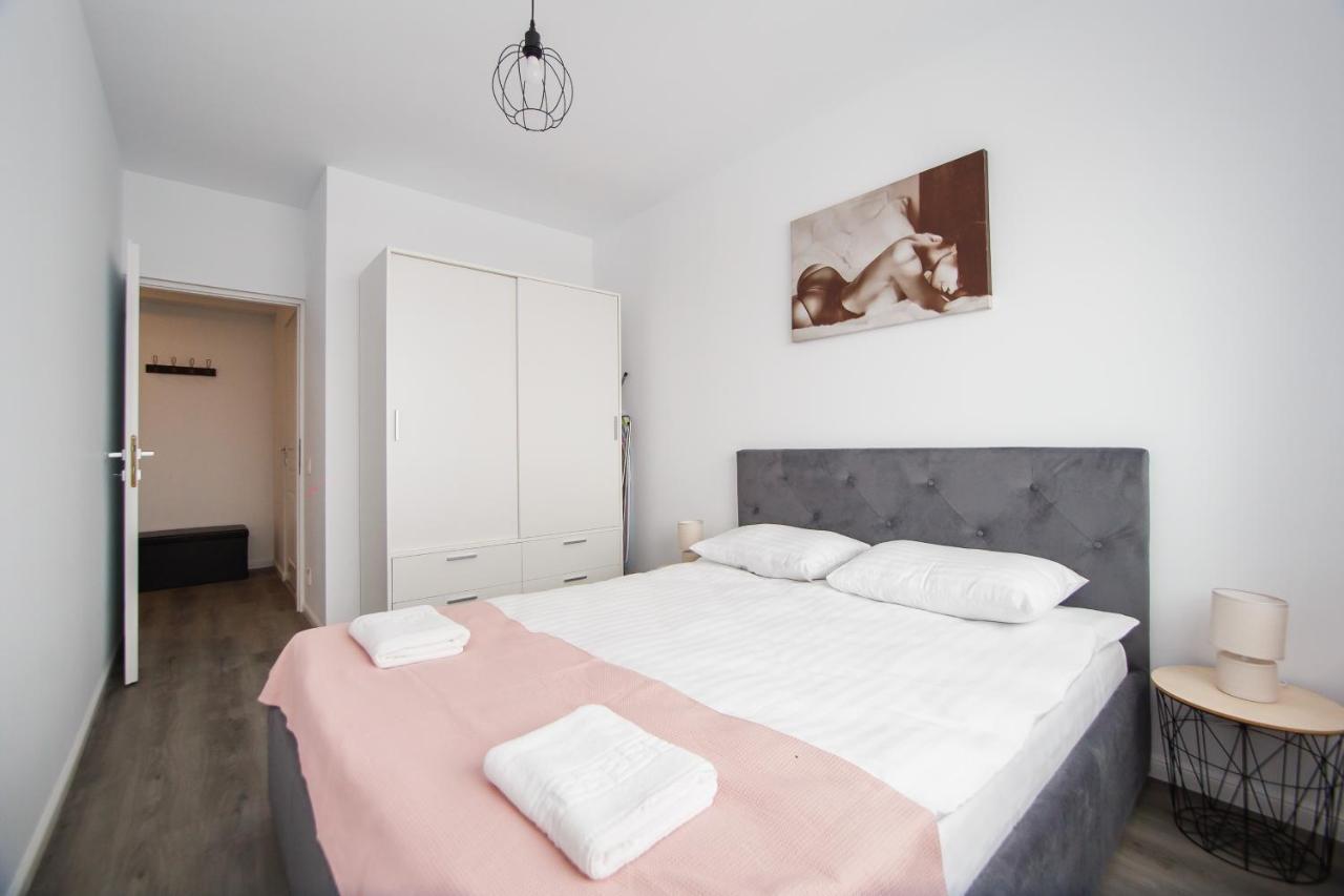 Trio Pink Apartment Oradea Exterior foto