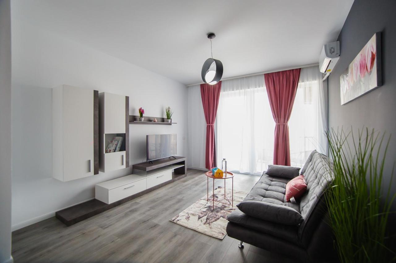 Trio Pink Apartment Oradea Exterior foto
