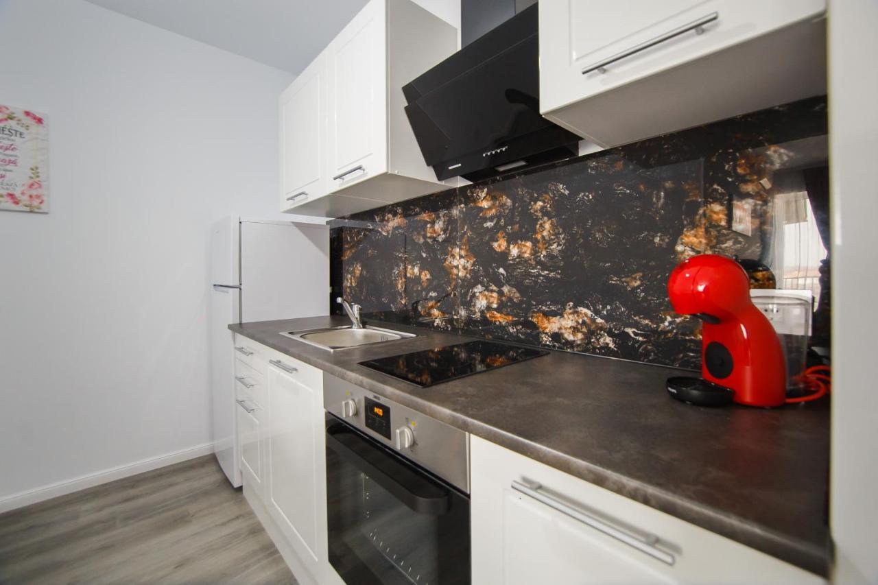 Trio Pink Apartment Oradea Exterior foto